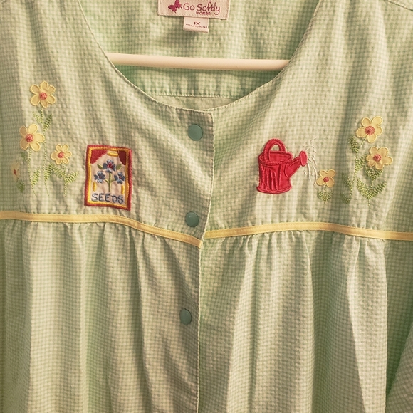 80's Vintage Snap Button House Dress - Picture 6 of 10